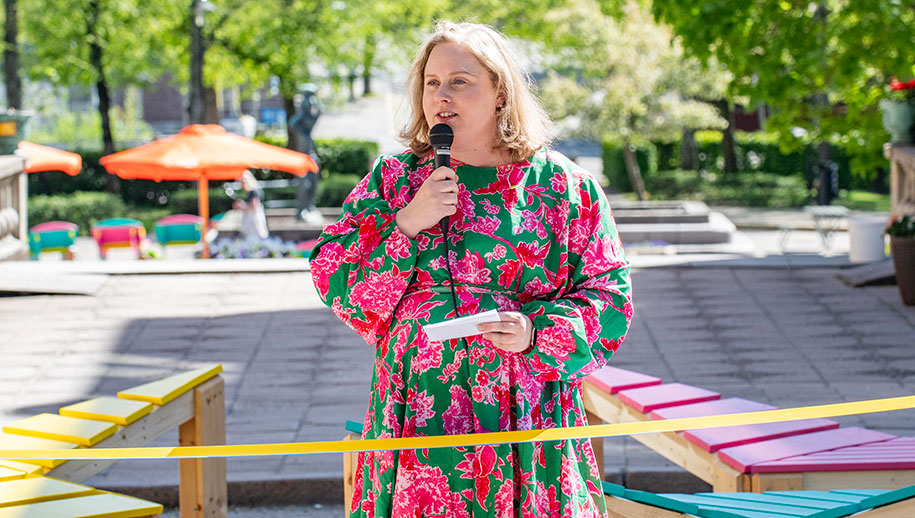 Victoria Johansson, ordförande i miljö- och hälsoskyddsnämnden, inviger sommargågatan